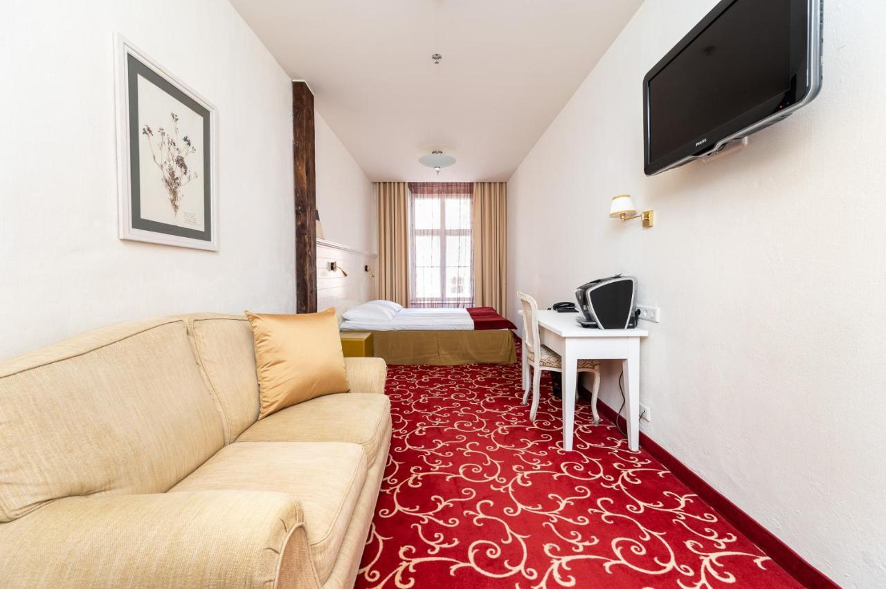 Meriton Old Town Garden Hotel Tallinn Bagian luar foto