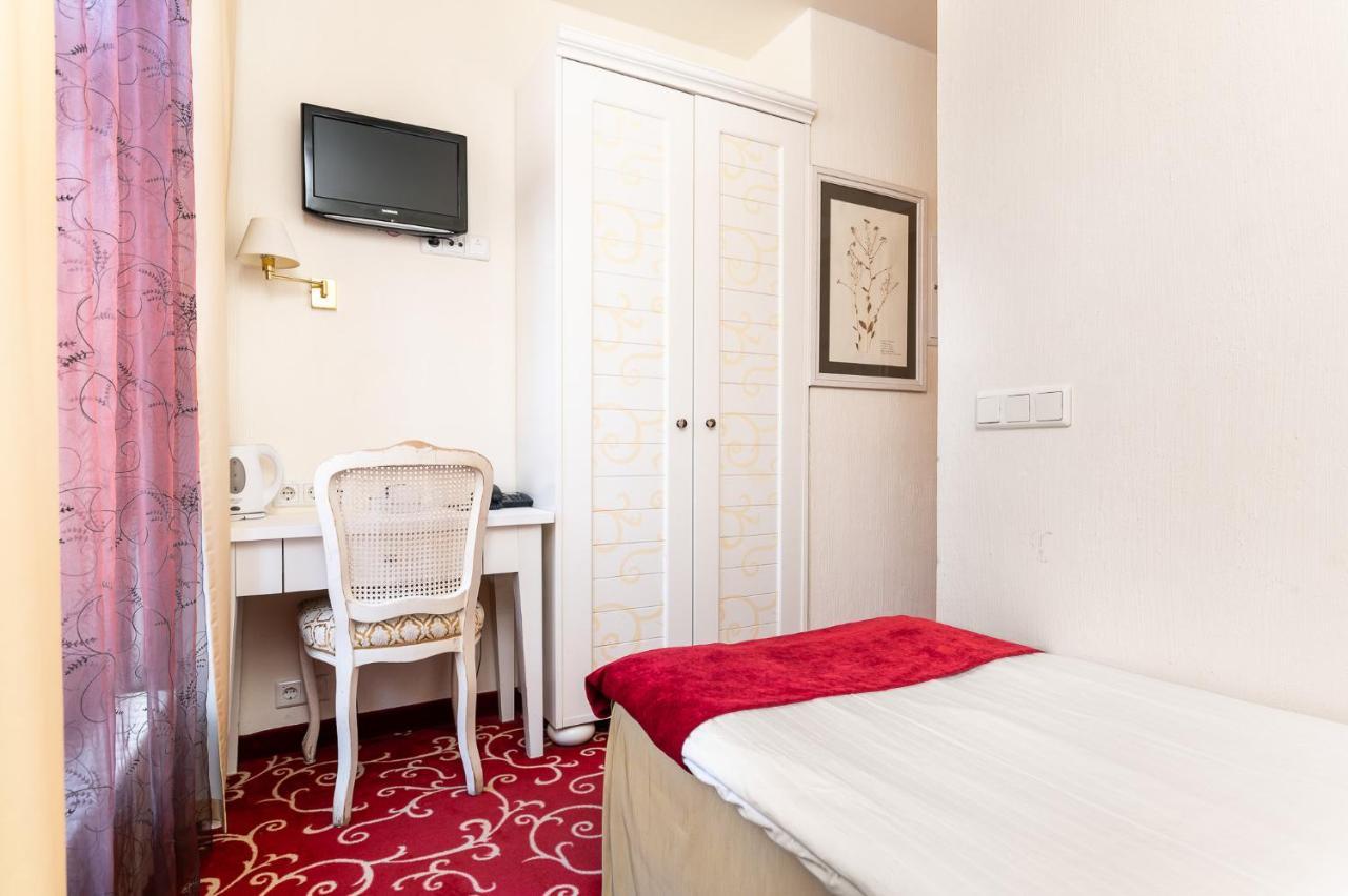 Meriton Old Town Garden Hotel Tallinn Bagian luar foto