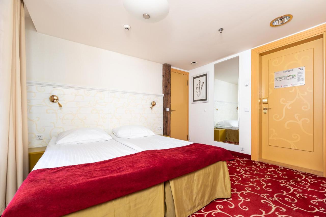 Meriton Old Town Garden Hotel Tallinn Bagian luar foto
