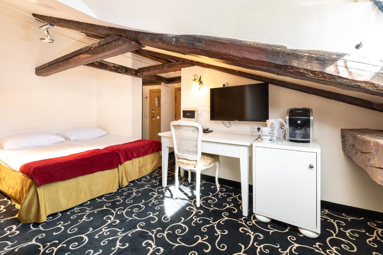 Meriton Old Town Garden Hotel Tallinn Bagian luar foto