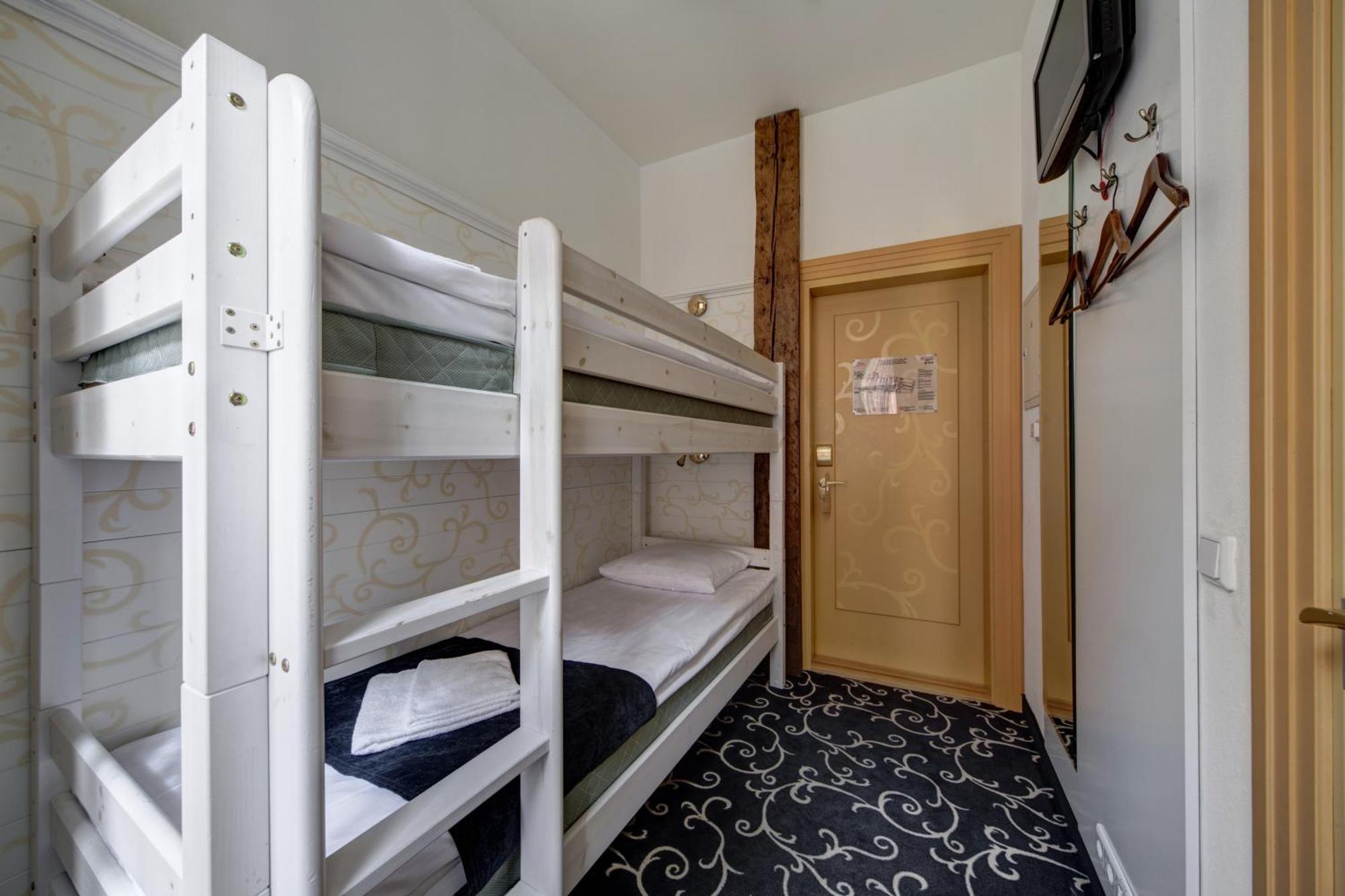 Meriton Old Town Garden Hotel Tallinn Bagian luar foto