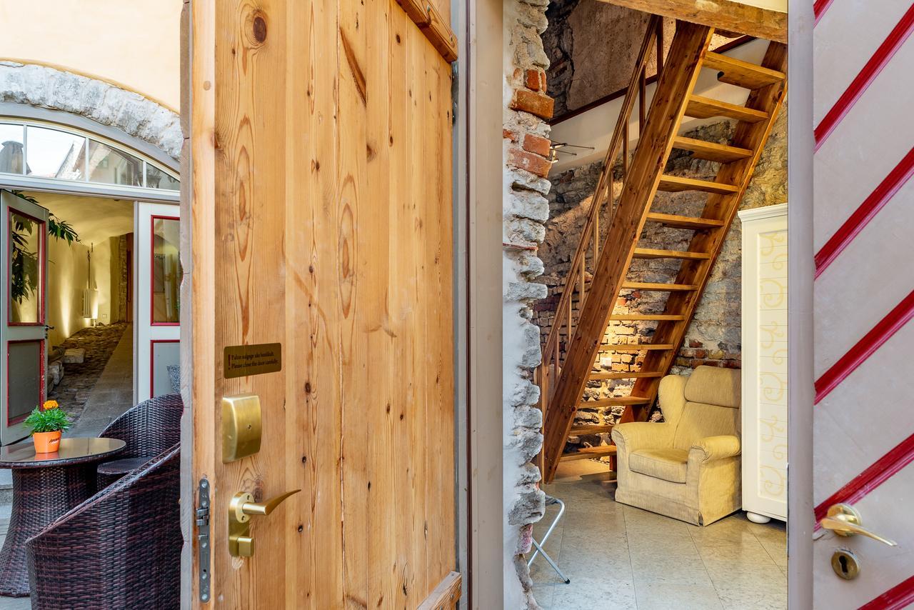 Meriton Old Town Garden Hotel Tallinn Bagian luar foto
