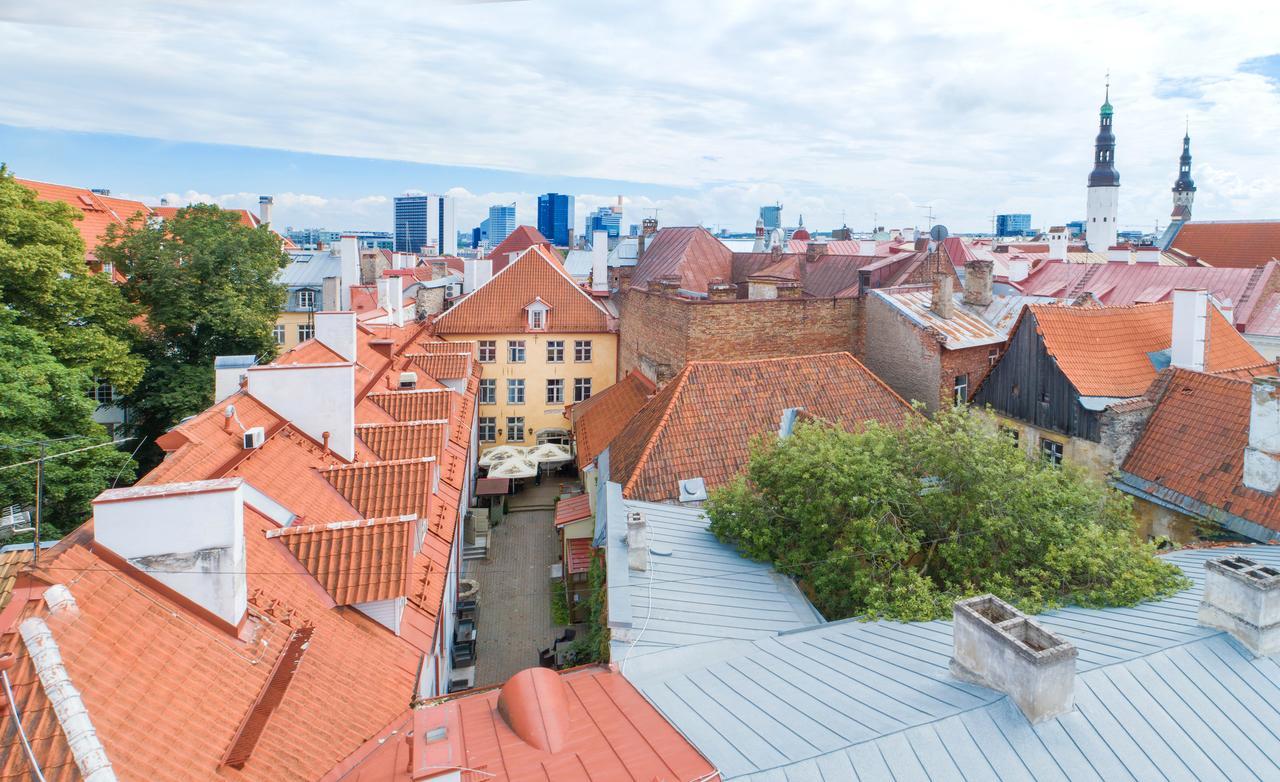 Meriton Old Town Garden Hotel Tallinn Bagian luar foto