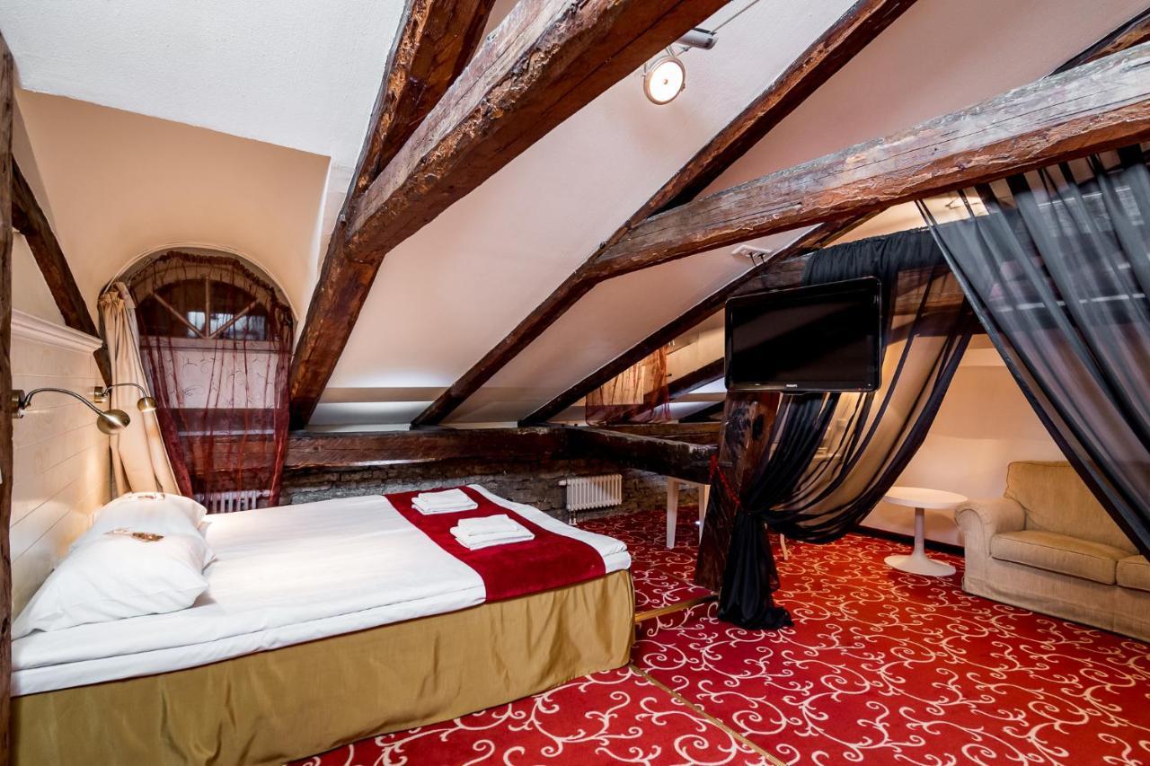 Meriton Old Town Garden Hotel Tallinn Bagian luar foto