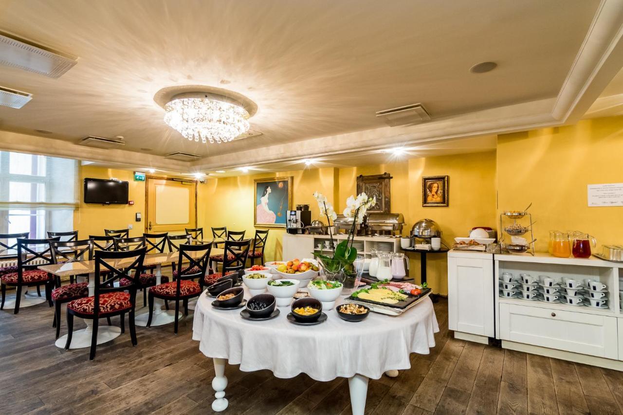Meriton Old Town Garden Hotel Tallinn Bagian luar foto