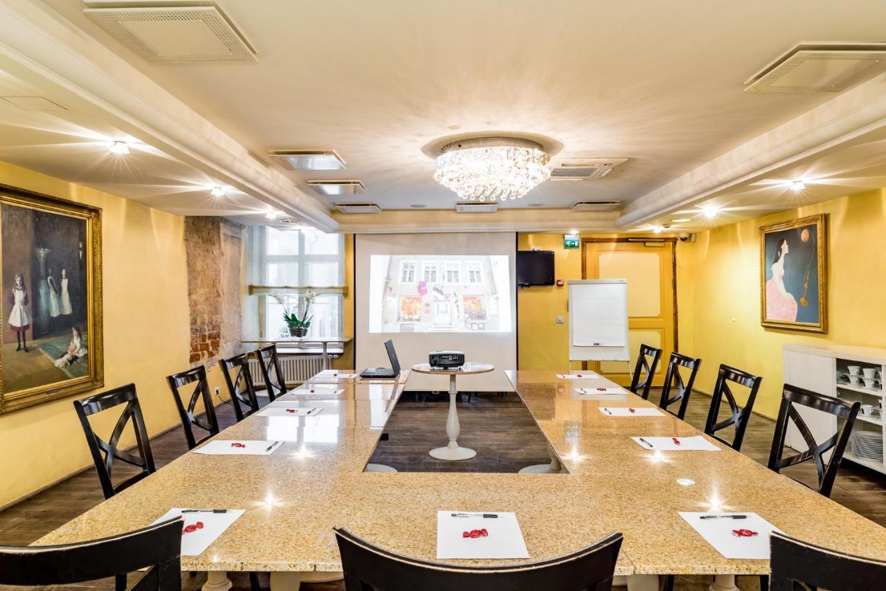 Meriton Old Town Garden Hotel Tallinn Bagian luar foto