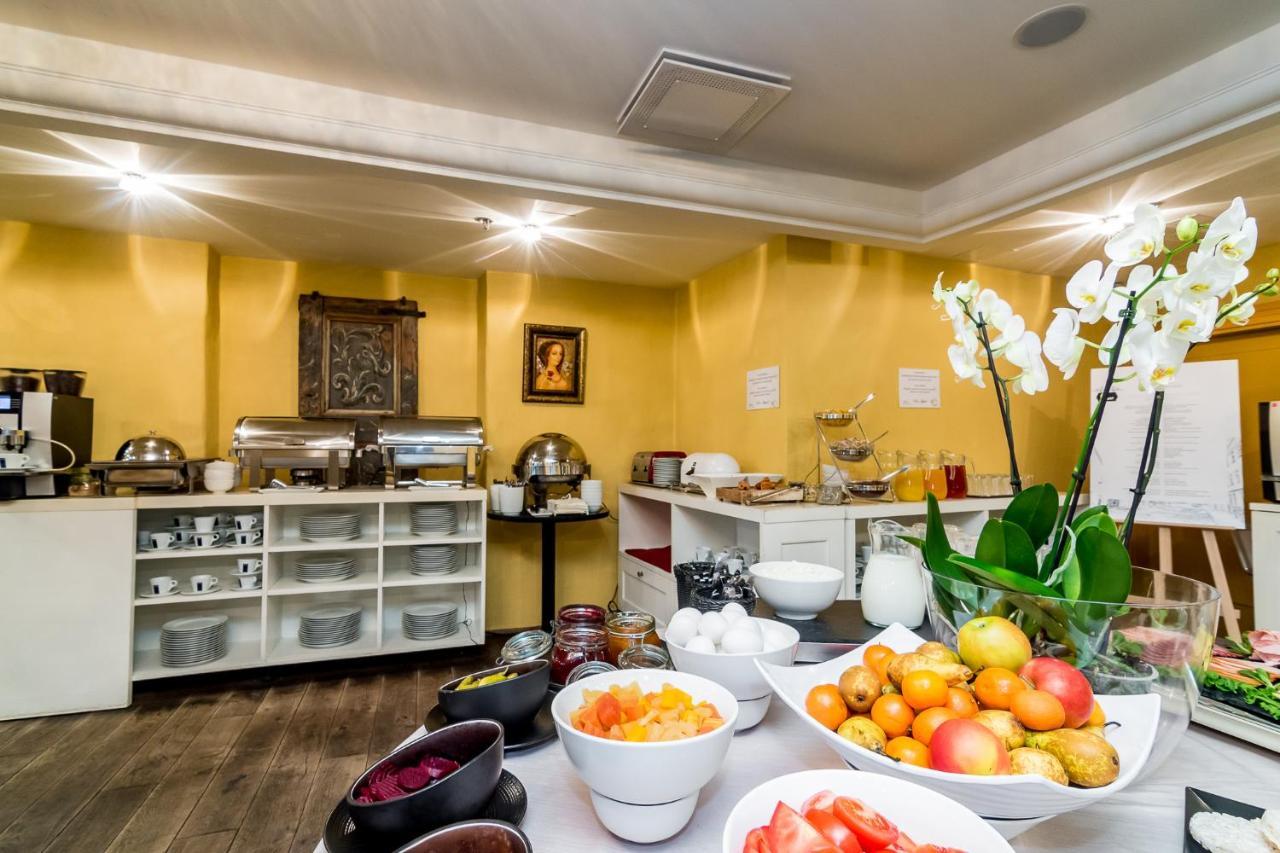 Meriton Old Town Garden Hotel Tallinn Bagian luar foto