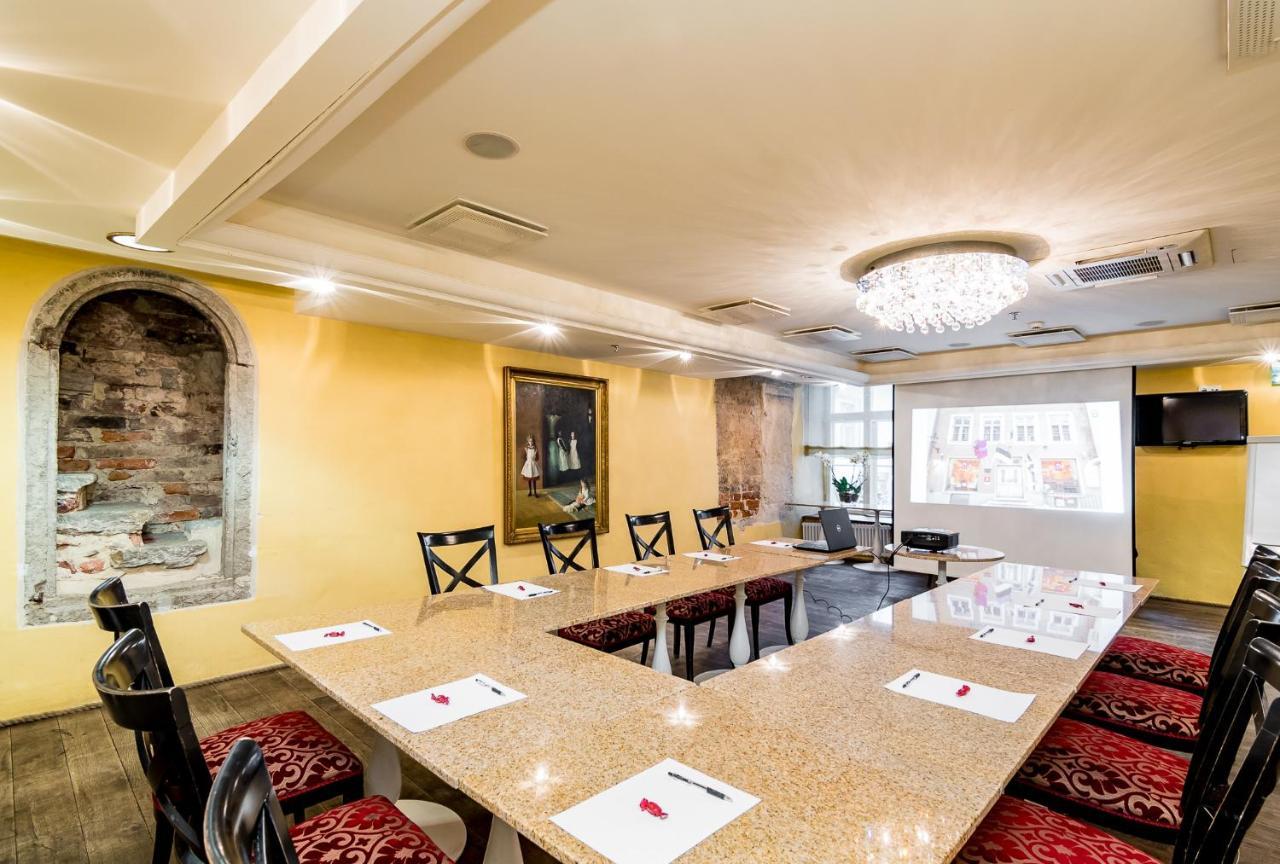 Meriton Old Town Garden Hotel Tallinn Bagian luar foto