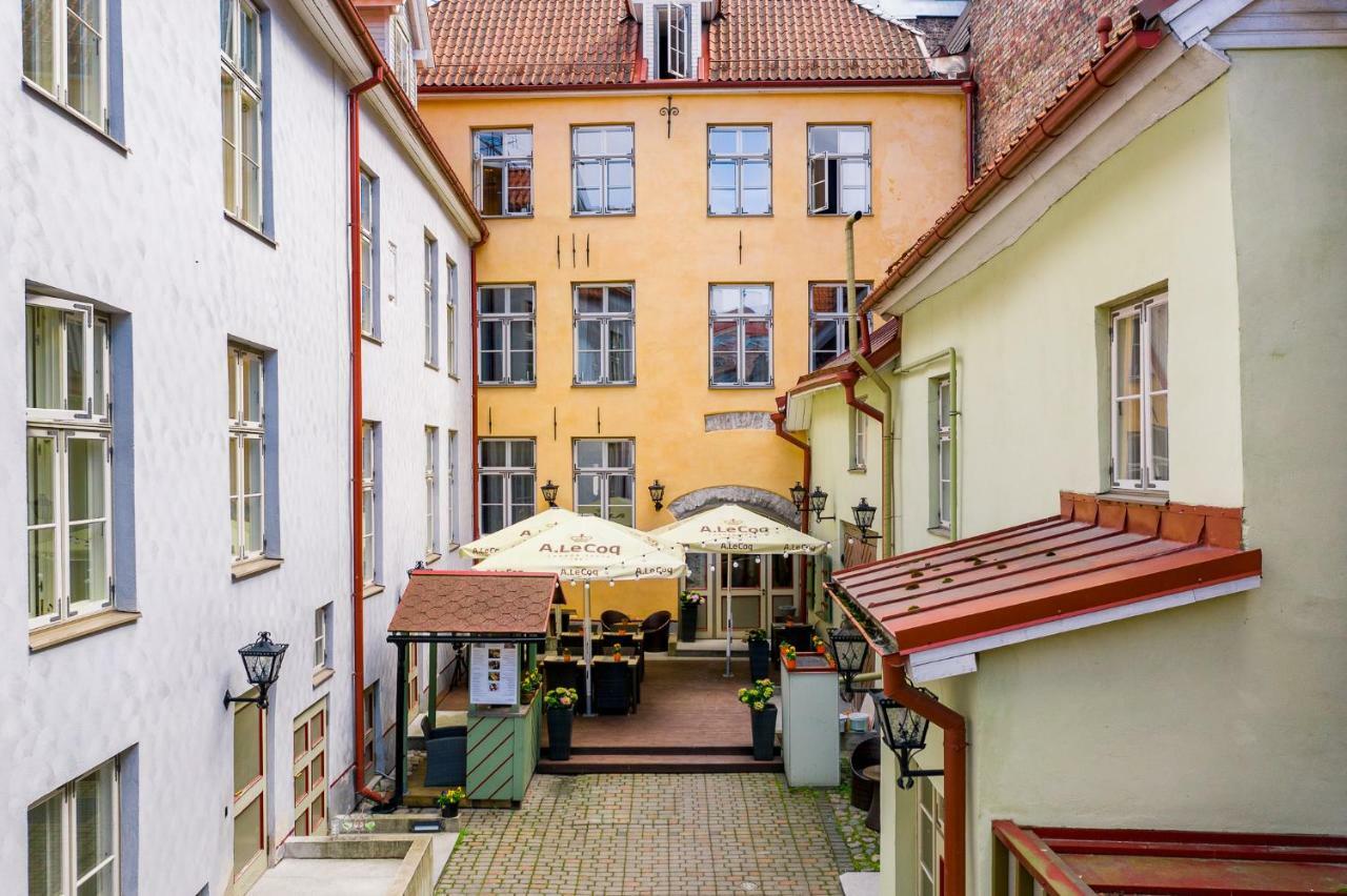 Meriton Old Town Garden Hotel Tallinn Bagian luar foto