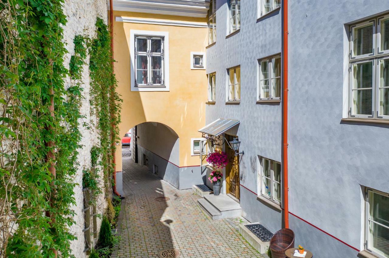 Meriton Old Town Garden Hotel Tallinn Bagian luar foto