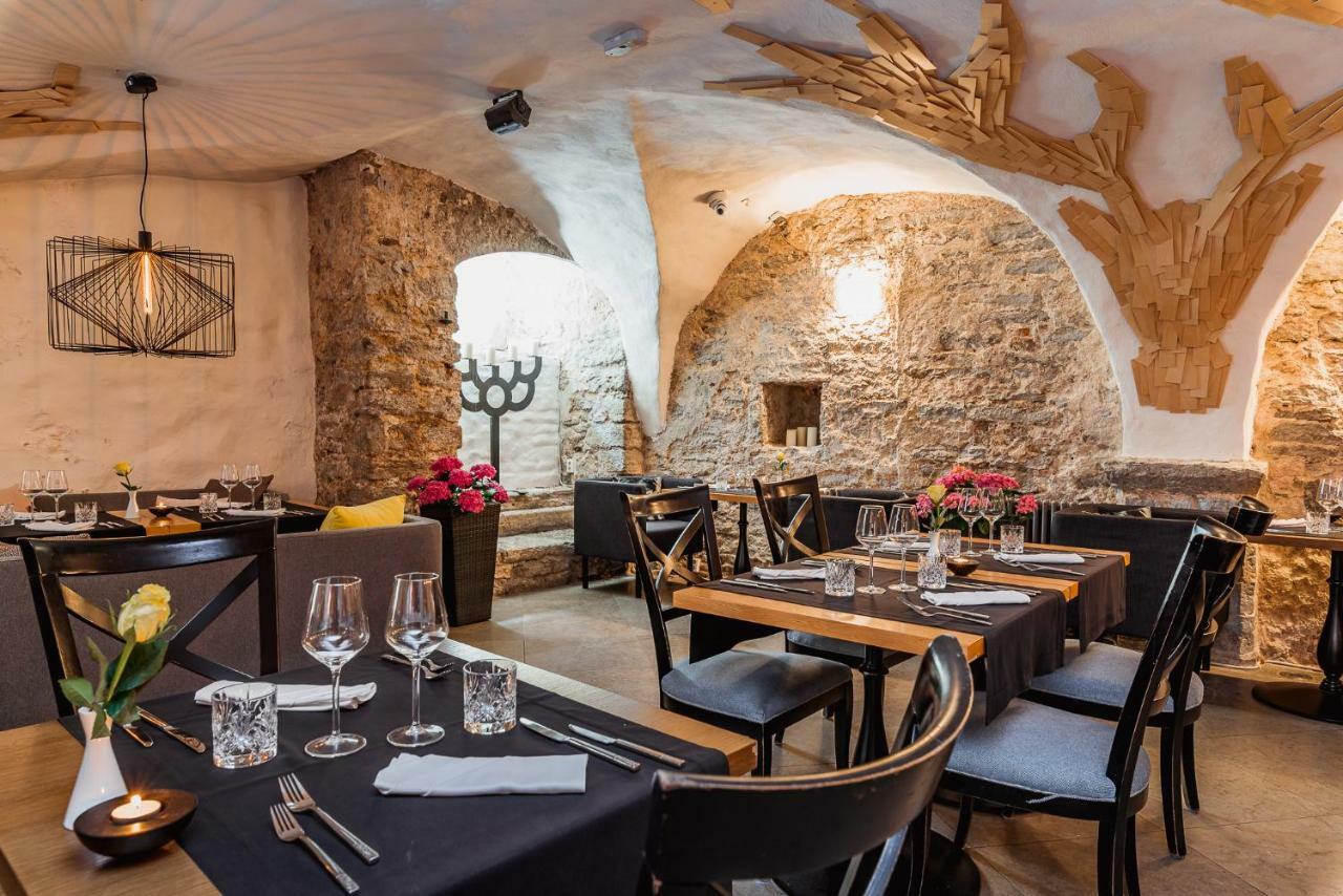 Meriton Old Town Garden Hotel Tallinn Bagian luar foto