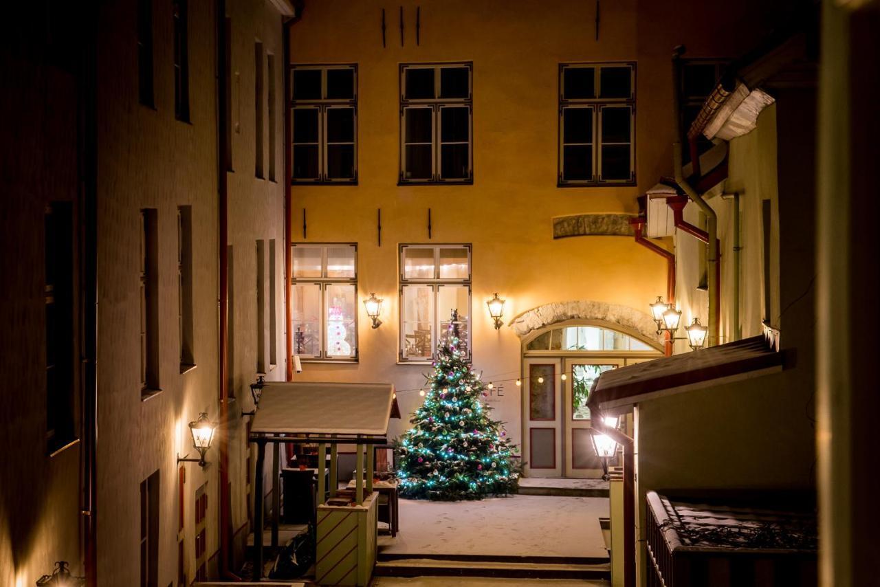 Meriton Old Town Garden Hotel Tallinn Bagian luar foto